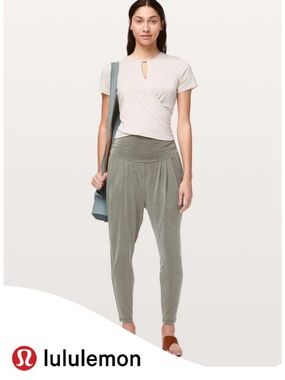 3/$25*lululemon Into Something Good Pant 10